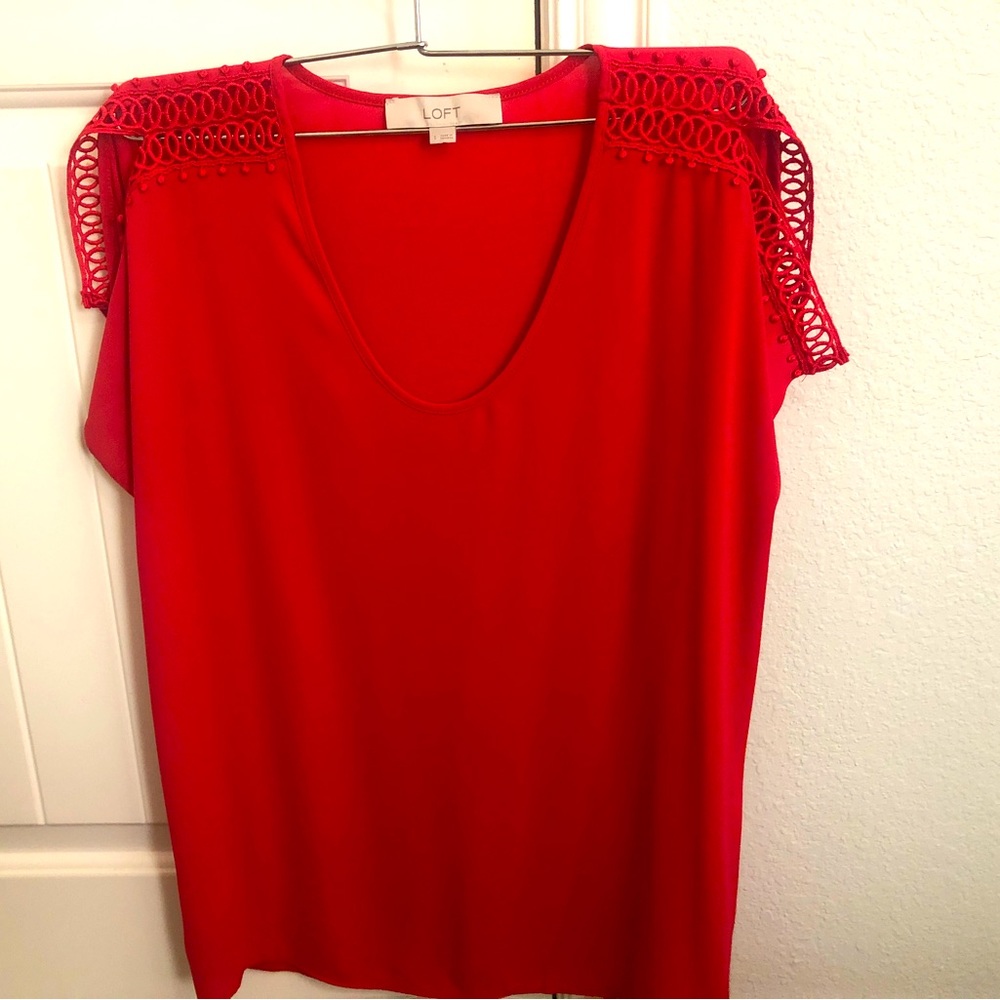 Beautiful dark coral/red Loft shirt. Size small.
